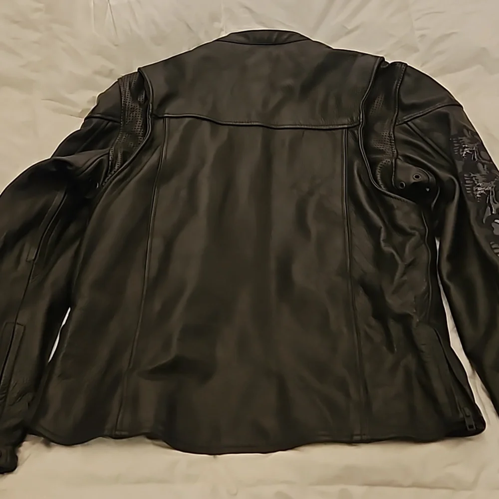 Mens Wilson's Leather Motorcycle Jacket sz MED with reflective skull detail